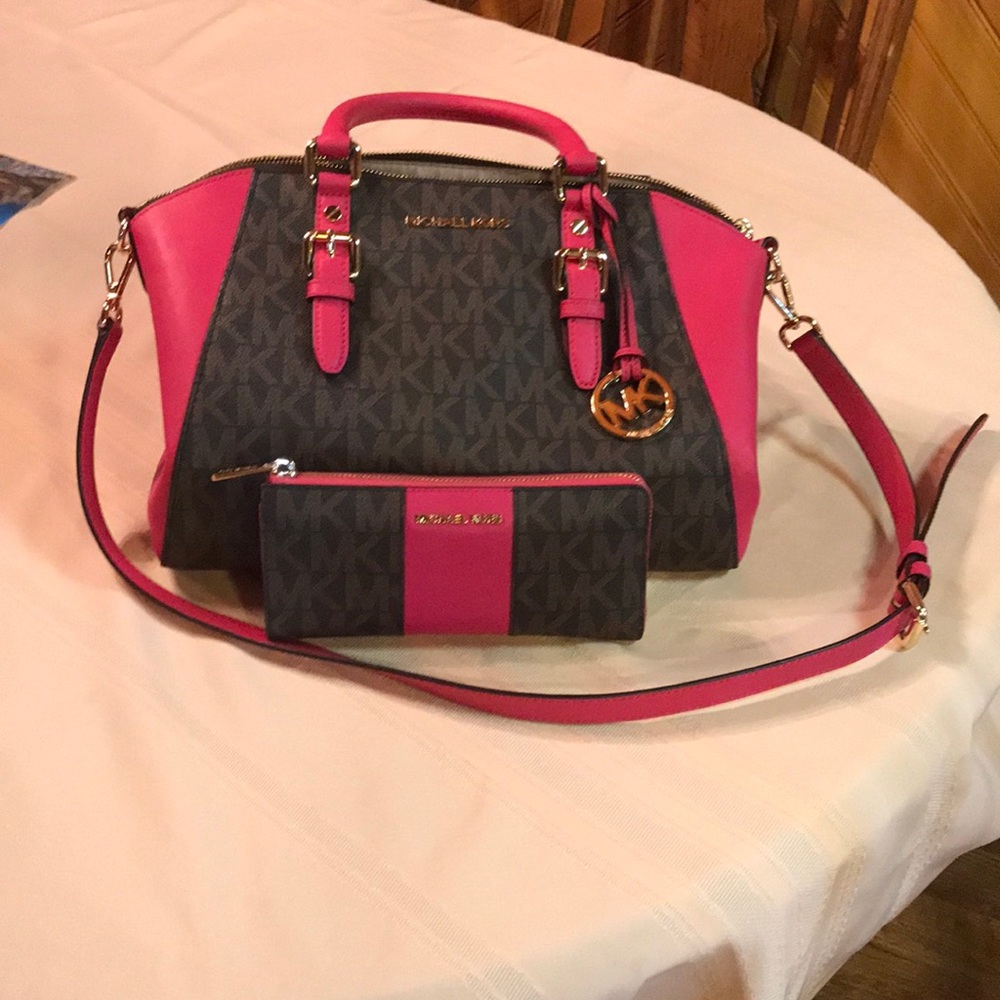 Micheal Korrs Cierra purse with wallet